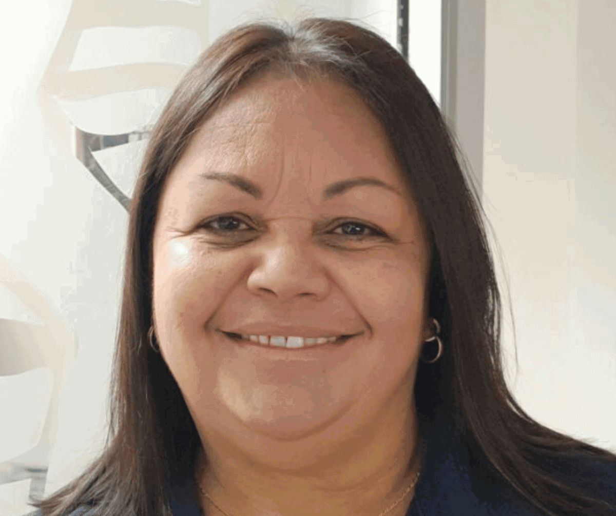 Client testimonial for Mandy who is smiling